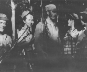 Fidel Castro, Vilma Espín y Celia Sánchez Manduley en el Primer Frente Oriental José Martí, en la Sierra Maestra. Foto: Instituto de Historia / Sitio Fidel Soldado de las Ideas