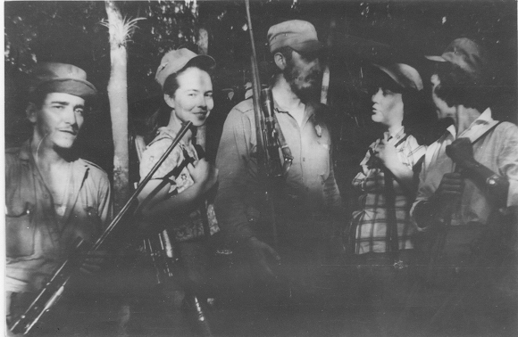 Fidel Castro, Vilma Espín y Celia Sánchez Manduley en el Primer Frente Oriental José Martí, en la Sierra Maestra. Foto: Instituto de Historia / Sitio Fidel Soldado de las Ideas