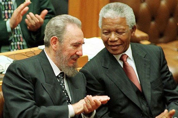 Fidel Castro junto a Nelson Mandela en el Parlamento sudafricano, 4 de septiembre de 1998. Foto: Juventud Rebelde / Sitio Fidel Soldado de las Ideas