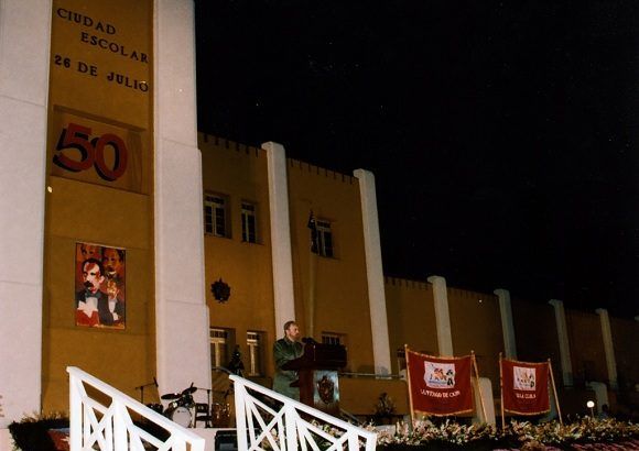 Fidel Castro durante la conmemoración del 50 Aniversario del Asalto al Cuartel Moncada efectuado en Santiago de Cuba, 26 de julio de 2003. Foto: Estudios Revolución / Sitio Fidel Soldado de las Ideas