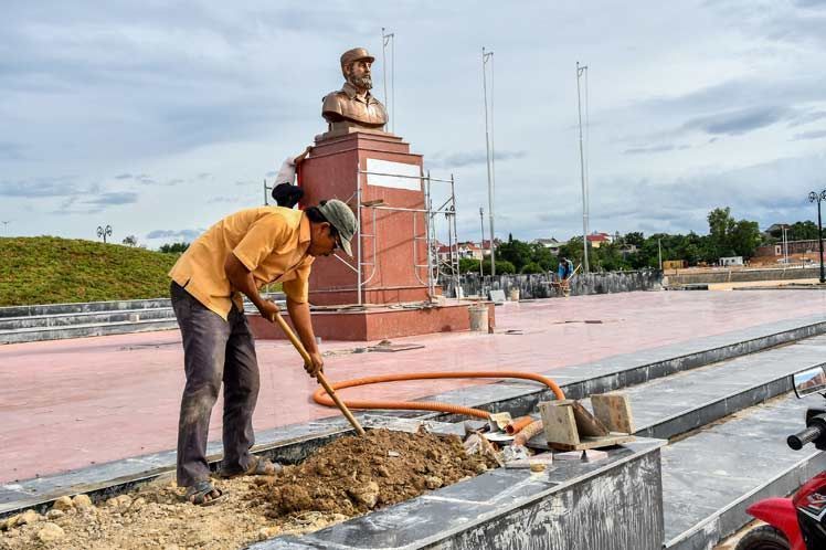 Construction of Fidel Castro Square in Vietnam.