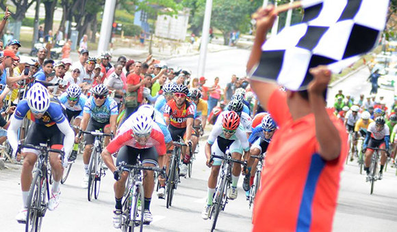 Clásico de ciclismo: Frank y Leandro, noticias dominicales