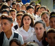 Estudiantes de diferentes niveles de enseñanza participan en el acto provincial de inicio del Curso Escolar 2019-2020, efectuado en el Complejo Educacional Juan José Fornet Piña, de la ciudad de Holguín, Cuba, el 2 de septiembre de 2019. ACN FOTO/Juan Pablo CARRERAS/sdl