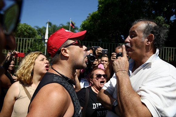 Partidarios de Guaidó invaden embajada de Venezuela en Brasil
