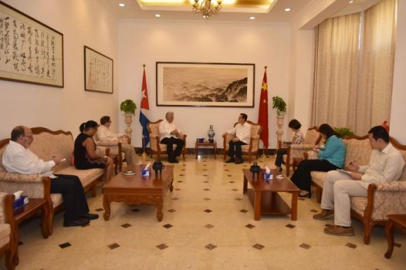 Diaz Canel en Embajada de China en Cuba 2
