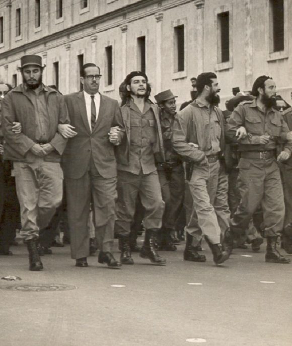 Fidel Castro junto a Osvaldo Dorticós Ernesto Guevara y otros dirigentes de la Revolución La Coubre 5 3 1960Revista Bohemia