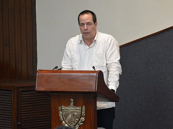 José Angel Portal Miranda, ministro de Salud Pública. Foto: Estudios Revolución.