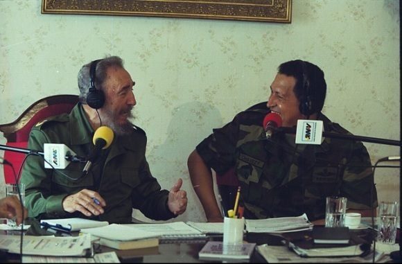Chávez a Fidel: “Yo para eso no tengo complejos, ¡padre te llamo delante del mundo!”