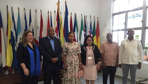Comprueba Rey de Lesoto formación integral de profesionales de la Salud en Cuba
