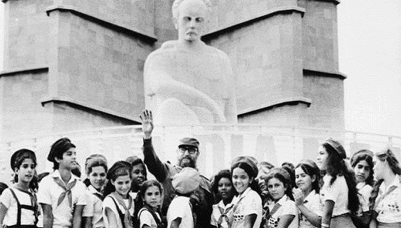 Fidel en el Monumento. Foto: Jorge Oller /Sitio Fidel Soldado de las Ideas