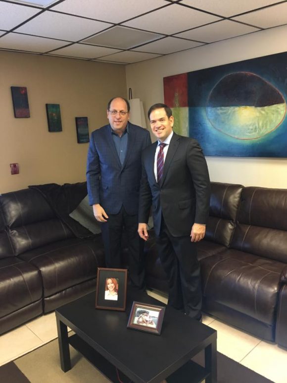 Pastor Frank López con el Senador Marco Rubio