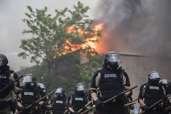 http://media.cubadebate.cu/wp-content/uploads/2020/05/Policia-protestas-EEUU-mayo-2020.jpg