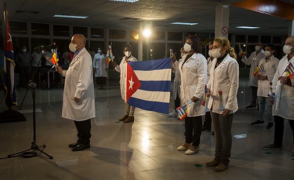 medicos cubanos que enfrentaron la COVID 19 en Andorra 3