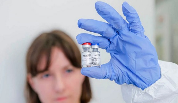La vacuna utiliza una tecnología de adenovirus humano de dos vectores diferentes, Ad26 y Ad5, para una primera y una segunda inyección. Foto: Prensa Latina.