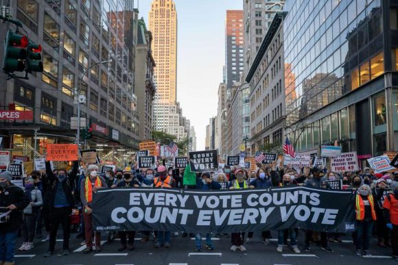 Protestas en Nueva York para pedir el conteo de los votos