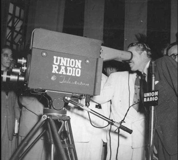 Surgía la primera de las televisoras con que contó la Isla: Unión Radio Televisión Canal 4, y Cuba se convertía en  el tercer país de América Latina que accedí al nuevo medio. Foto: Archivo
