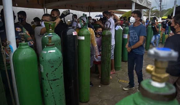 Venezuela envía tubos de oxígeno al estado de Amazonas en Brasil