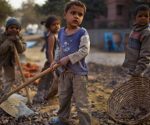 Actualmente hay en el mundo 152 millones de niños en situación de trabajo infantil, de los cuales 72 millones realizan labores peligrosas. Foto: KRed.
