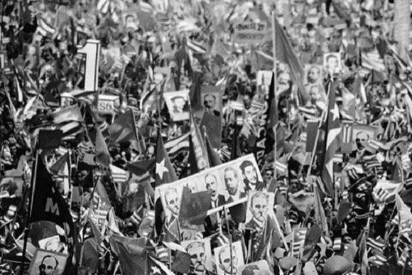 acto en la plaza de la revolucion por el 1er congreso del partido dic 1975