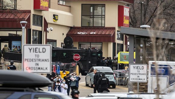 Zona donde se produjo el tiroteo que ocasionó 10 muertes, en Boulder, Colorado. Foto: Chet Strange / AFP.