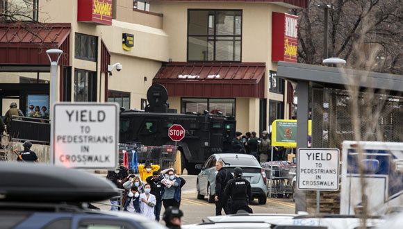 Zona donde se produjo el tiroteo que ocasionó 10 muertes, en Boulder, Colorado. Foto: Chet Strange / AFP.
