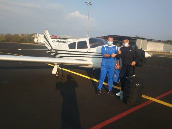 Antes de abordar el avión en Tapachula México