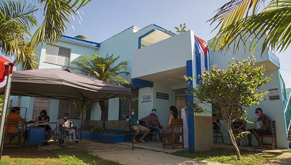 Vacunatorio de Abdala en el Consultorio #17 de Río Verde, Boyeros, La Habana. Foto: Ismael Francisco/ Cubadebate.