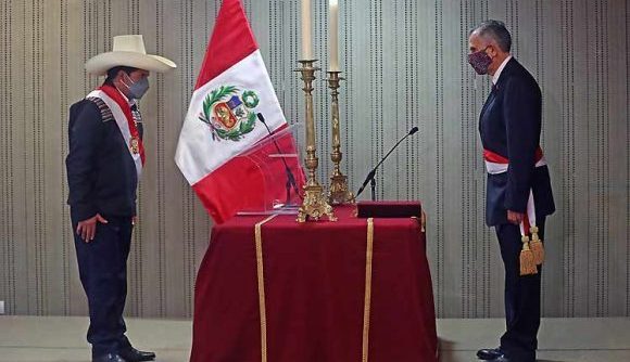 Juran ante el presidente de Perú los ministros de Economía y Justicia