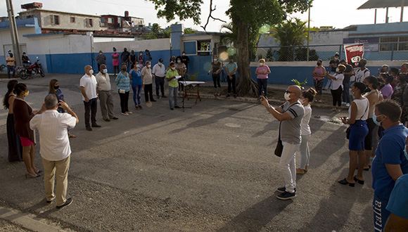 Emocionada, Aylín Jústiz agradeció al pueblo por todo el cariño recibido en estos últimos días . Foto: Ismael Francisco/ Cubadebate.
