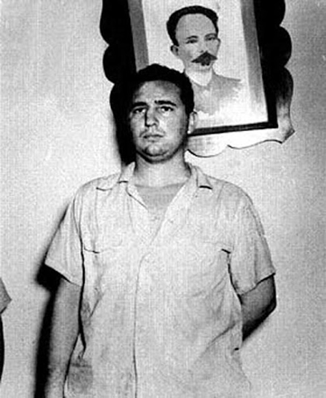 Fidel en el Vivac de Santiago de Cuba, después de su detención en el camino a las montañas para continuar la lucha, iniciada pocos días antes, con el ataque a los cuarteles Moncada y Carlos Manuel de Céspedes, el 1 de agosto de 1953. Periódico Trabajadores/Fidel Soldado de las Ideas