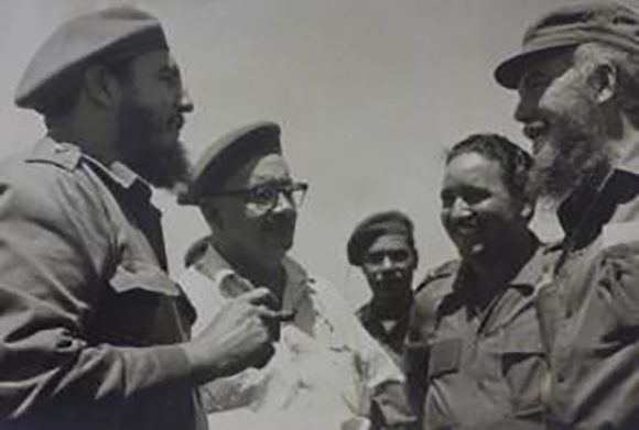 Fidel presidió el acto de entrega de los premios de emulación nacional “Jesús Menéndez”, en el Central Francisco Castro Ceruto, Campechuela. Foto: Archivo.