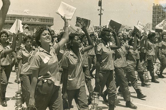 La mujer cubana también presente en la Campaña de Alfabetización. Foto: Archivo.