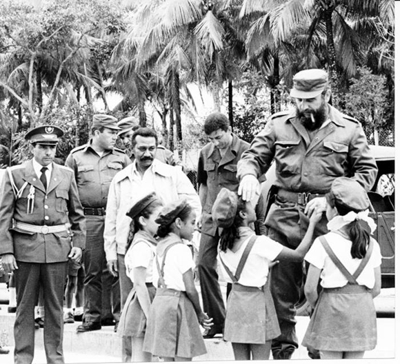 Fidel, el pionero mayor. Foto: Archivo de Granma.