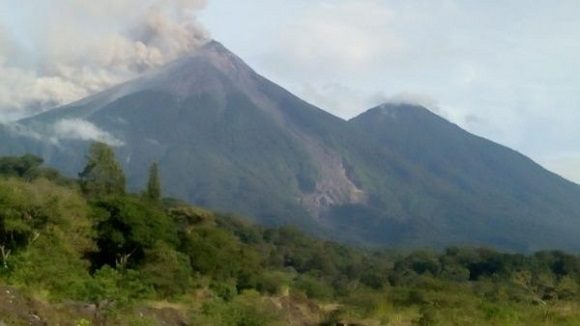 Entra en erupción volcán de Fuego de Guatemala | Cubadebate