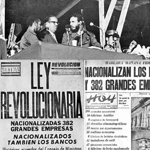 La prensa de la época anuncia la nacionalización de empresas como medida revolucionaria. Foto: Archivo.