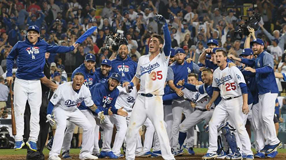 Celebran los Dodgers su victoria ante los Gigantes. Foto: ESPN