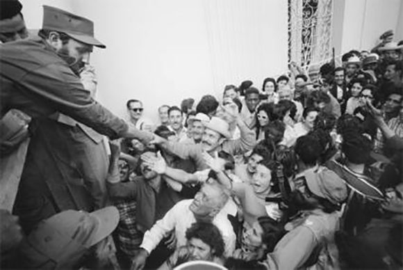 Fidel junto al pueblo. Foto: Archivo de Juventud Rebelde.
