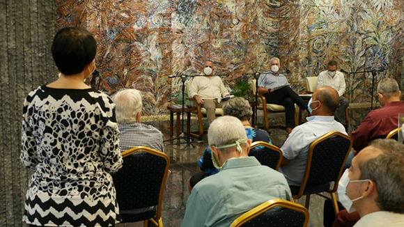 Encuentro del presidente cubano con miembros de la Academia de Ciencias de Cuba. Fotos: Presidencia.
