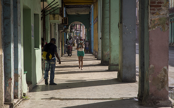 "El 75 porciento del fondo habitacional de Centro Habana se clasifica entre regular y malo". Foto: Ismael Francisco/ Cubadebate.