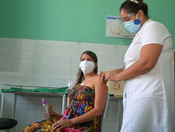 Ya completaron los esquemas de inmunización 207 449 personas. Foto: ACN.