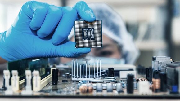 Las empresas que fabrican semiconductores no logran abastecer la demanda. Foto: GETTY IMAGES.