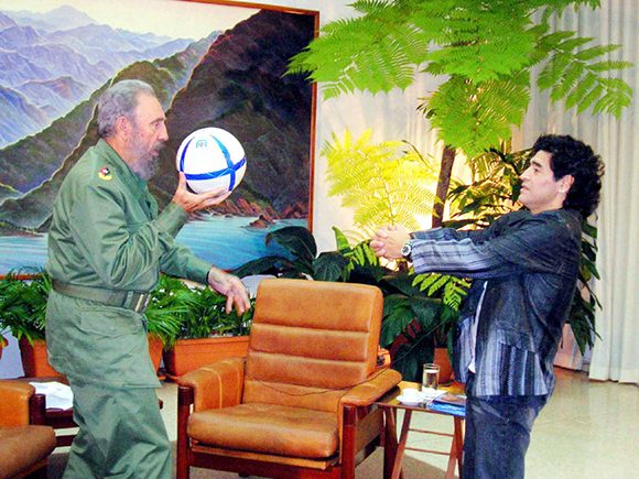 Fidel Castro y Diego Armando Maradona, 2005. Entrevista de Maradona a Fidel en Cuba. Foto: Archivo.
