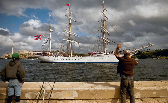 Sale de Cuba hacia Bahamas velero noruego ecológico Statsradd Lehmkuhl