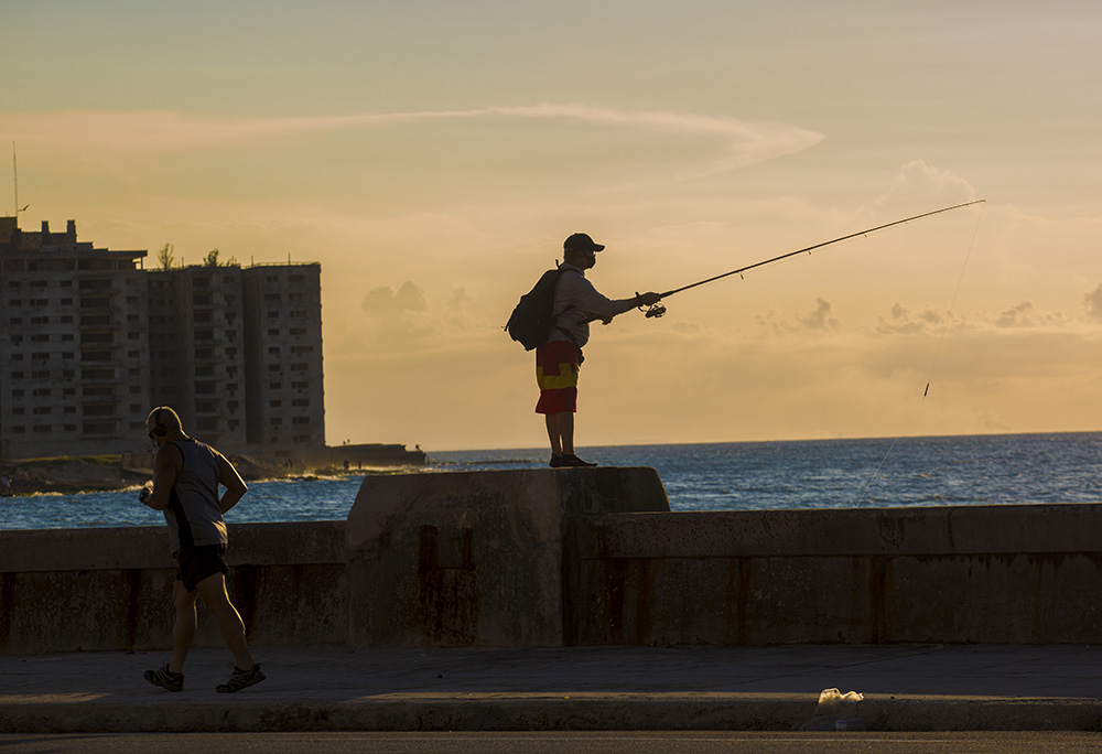 Malecón de La Habana, un sitio ideal para el esparcimiento. Foto: Ismael Francisco/ Cubadebate.