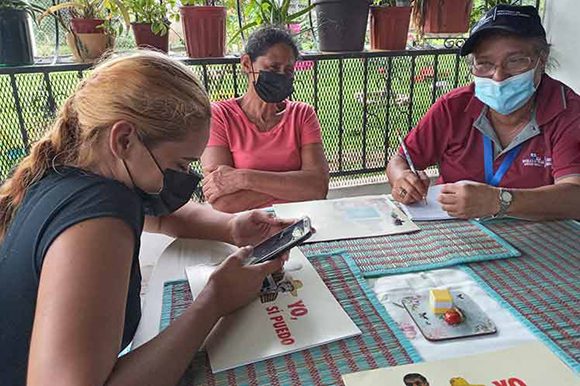 Panameños son alfabetizados con el método cubano Yo sí puedo. Foto: Prensa Latina.