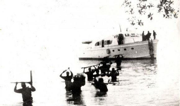Desembarco del Granma, el 2 de diciembre de 1956, por Las Coloradas. Foto: Granma.