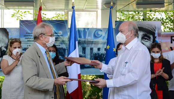 Cuba y Francia colaboran para potenciar vigilancia de enfermedades infecciosas en el Instituto de Medicina Tropical Pedro Kourí