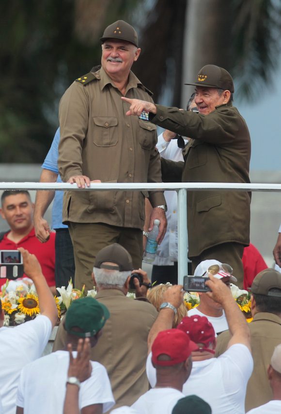 General de Ejército, Raúl Castro, junto al Héroe de la Republica de Cuba, Orlando Cardoso Villavicencio. Foto: Ismael Francisco/ Cubadebate.