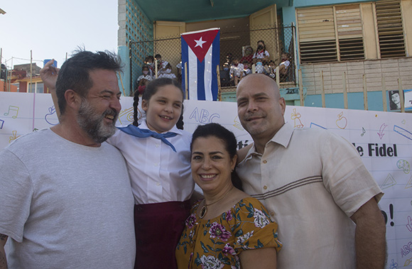 Manu Pineda junto a Gema, Gerardo y Adriana. Foto: Ismael Francisco/ Cubadebate.