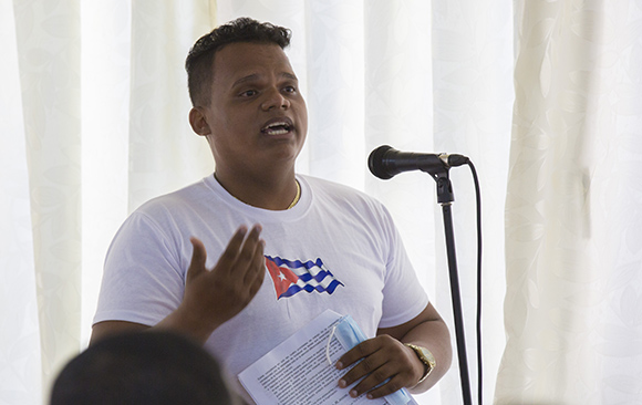 Luis Manuel Góngora, coordinador municipal de CDR en Manzanillo, Granma; el más joven del país. Foto: Ismael Francisco/ Cubadebate.